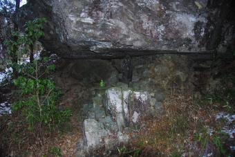 道祖神も寒そうに