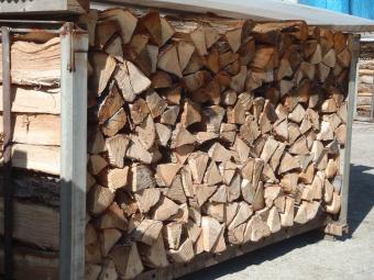 パレットに詰められた ナラ