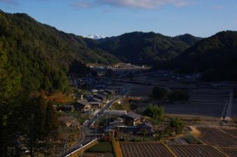 冠雪の御嶽山を望む佐見 (丸山より)