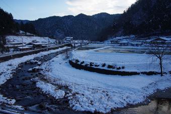 徳田付近の佐見川